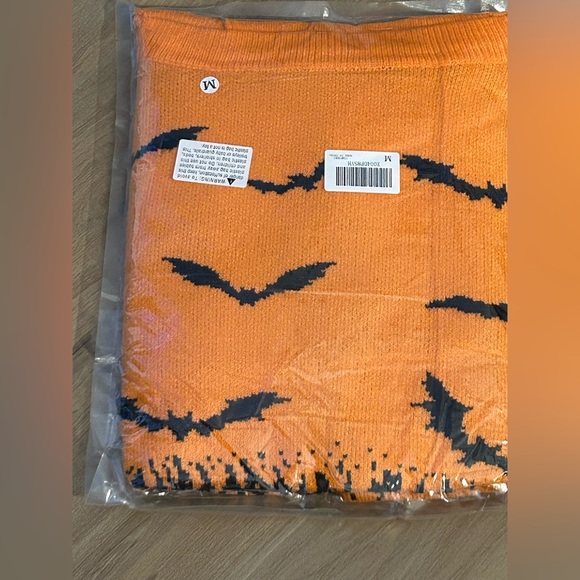 NEW Oversized Halloween Pumpkin Off The Shoulder Pullover Sweater M - Picture 2 of 3
